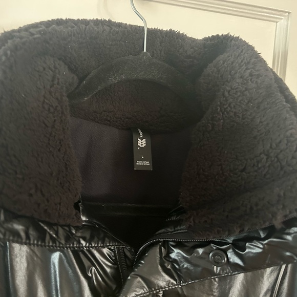 All in Motion Women's Glossy Black Puffer Coat - Picture 7 of 10